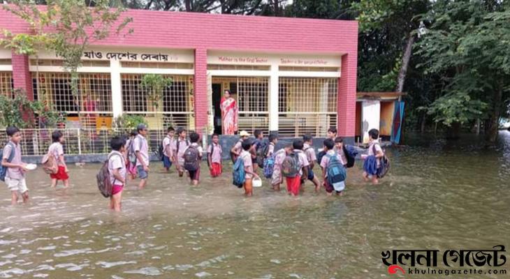 অবিরাম বর্ষণে অর্ধশত স্কুলে পানি, মনিরামপুরে শিক্ষা কার্যক্রম ব্যহত