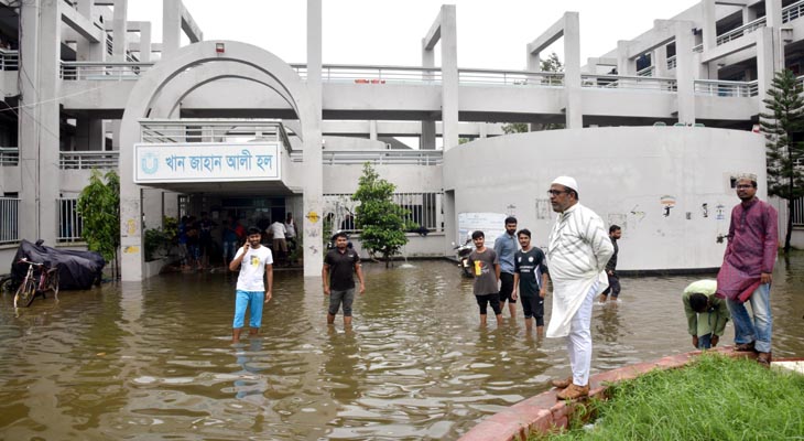 টানা বৃষ্টিতে খুবিতে সৃষ্ট দুর্ভোগ লাঘবে দ্রুত পানি নিষ্কাশনের নির্দেশ