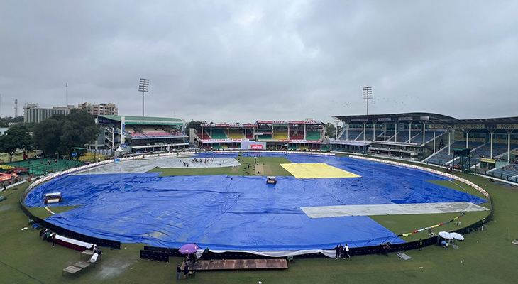 আলোর স্বল্পতা ও বৃষ্টিতে বন্ধ বাংলাদেশের খেলা