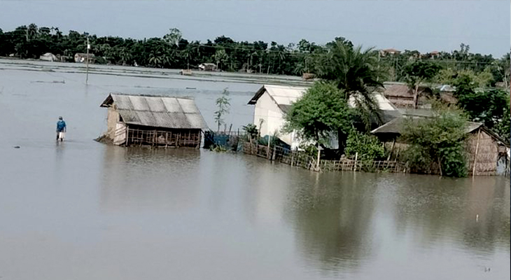 ১০ দিন ধরে পানিবন্দি কপোতাক্ষের চরভরাটি পার রামনাথপুরের মানুষ