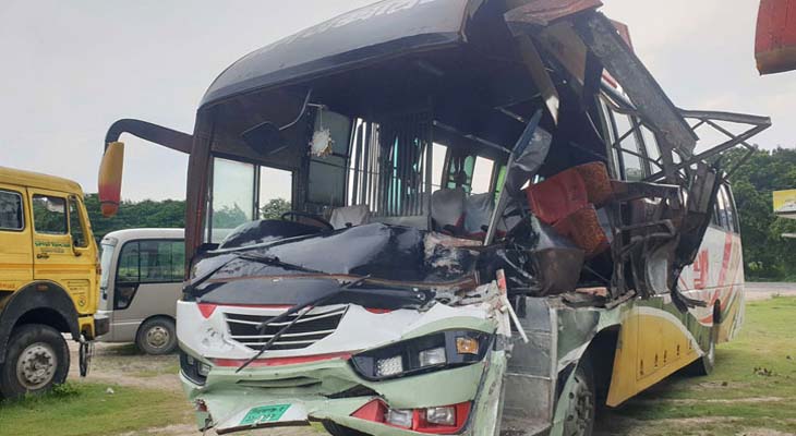 সিরাজগঞ্জে বাস-ট্রাক সংঘর্ষ, নিহত ৩ - খুলনা গেজেট | সবার আগে সঠিক খবর