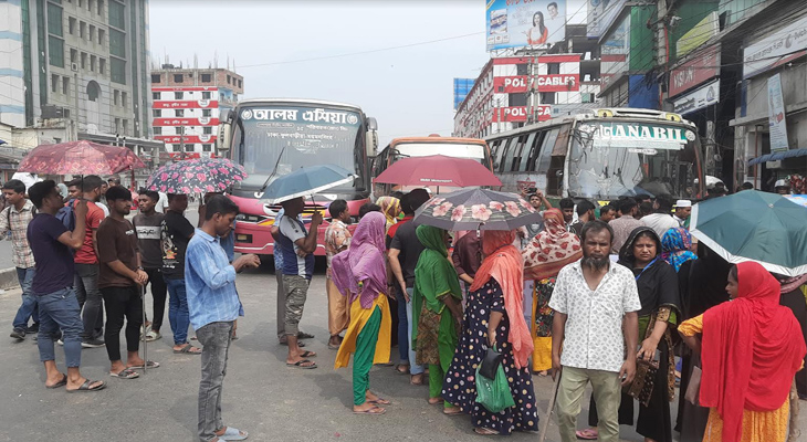 বেতনের দাবিতে ঢাকা-ময়মনসিংহ মহাসড়ক অবরোধ