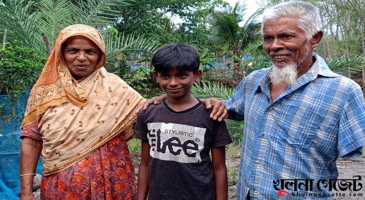 লেখাপড়া শিখে চাকরি করতে চায় উপকূলের শিশু মাহিনুর