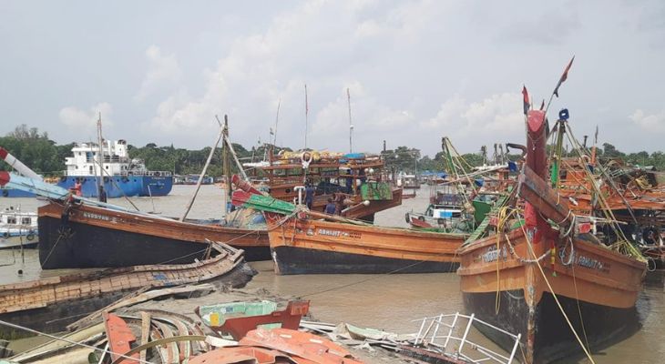 বাংলাদেশের জলসীমায় মাছ ধরতে এসে ৪৮ ভারতীয় জেলে আটক