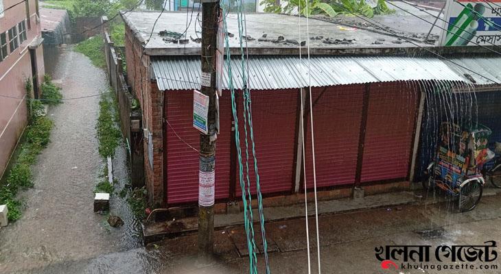 দু’ঘন্টার টানা বৃষ্টিতে যশোর প্লাবিত