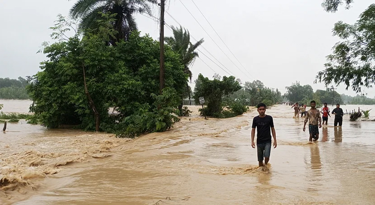 ভাটিতে বন্যার পরিস্থিতি অবনতি, উজানে পানি কমছে