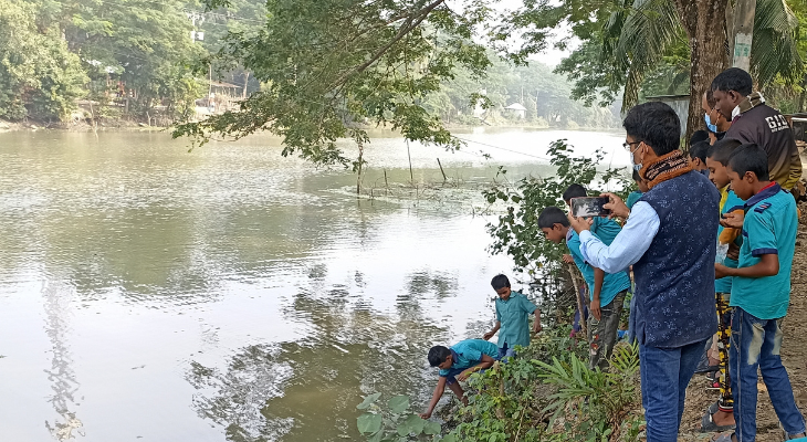 খালে বিষ দিয়ে মাছ নিধন, ফসলের ক্ষতির শঙ্কায় কৃষক