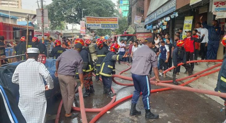 ফার্মগেটে ৭ তলা ভবনে লাগা আগুন নিয়ন্ত্রণে