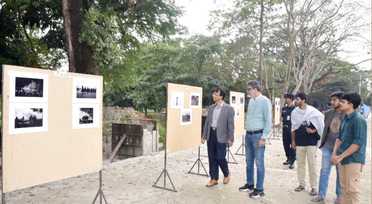 খুবিতে জুলাই বিপ্লবের আলোকচিত্র প্রদর্শনী অনুষ্ঠিত