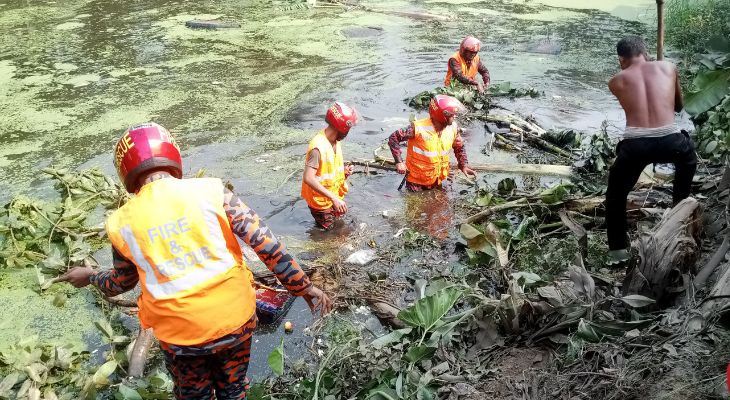 সড়ক দুর্ঘটনার ২০ ঘন্টা পর একজনের মরদেহ উদ্ধার