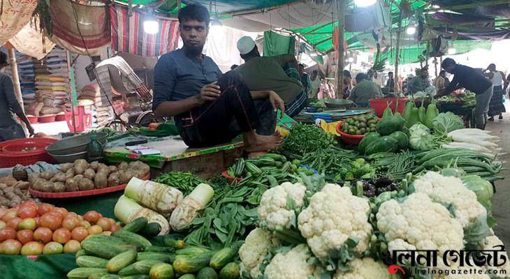 ‘বাজারে ৮০০ টাকা এনেও রসুন কিনতে পারিনি’