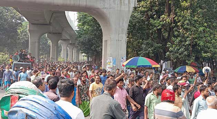 প্রেসক্লাবের সামনে ব্যাটারিচালিত রিকশাচালকদের গণঅবস্থান