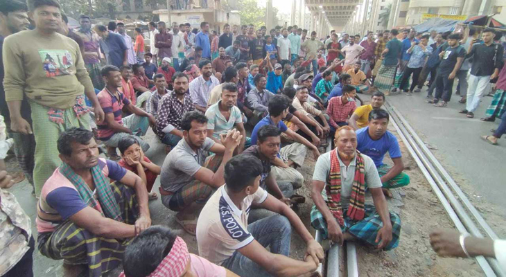 রাজধানীতে রিকশা চালকদের অবরোধ, ট্রেন চলাচল বন্ধ