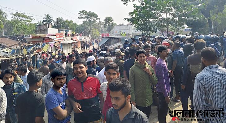 ঢাকামুখী শিক্ষার্থীদের বাসে হামলা, ২০ শিক্ষার্থী আহত