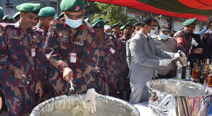 সীমান্তে মালিকবিহীন অবস্থায় আটককৃত বিপুল পরিমাণ মাদকদ্রব্য ধ্বংস