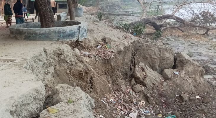 ঝিকরগাছার শিক্ষাপ্রতিষ্ঠান কপোতাক্ষের ভাঙ্গনে হুমকির মুখে