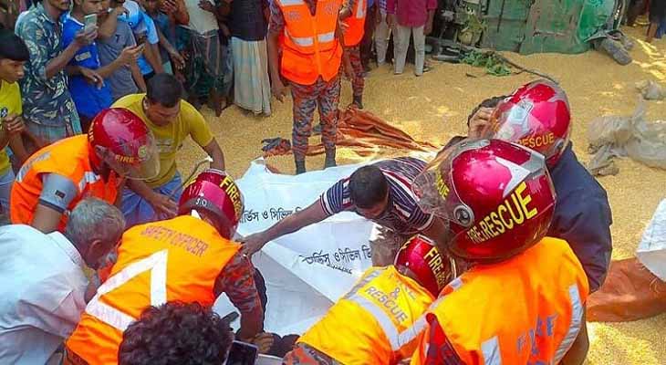 বিয়ের দাওয়াত খেয়ে ফেরার পথে সড়ক দুর্ঘটনায় নিহত ৩