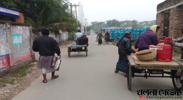 ঘন কুয়াশা ও শীতে বিপাকে উপকূলের শ্রমজীবীরা