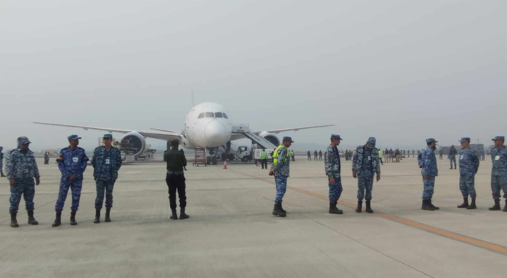 তল্লাশি চালিয়ে বিমানে বোমা সদৃশ কিছু পাওয়া যায়নি