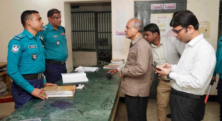 থানা পরিদর্শনে স্বরাষ্ট্র উপদেষ্টা, এসআই-কনস্টেবল বরখাস্ত