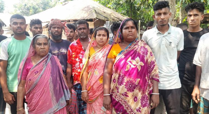 নেতাদের বিরুদ্ধে জেলেদের চাল কেড়ে নেওয়ার অভিযোগ, প্রতিবাদে মানববন্ধন