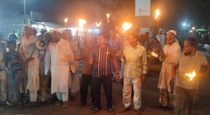 ঈদের আগে বেসরকারি পাটকল শ্রমিকদের বকেয়া পাওনার দাবিতে মশাল মিছিল