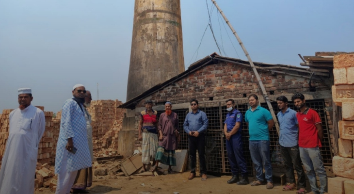 আদালতের নির্দেশে শ্যামনগরে অবৈধ ইট ভাটা বন্ধ