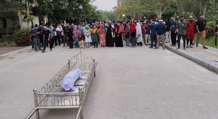 ভিসির পদত্যাগের দাবিতে কুয়েট শিক্ষার্থীদের ‘কাফন মিছিল’