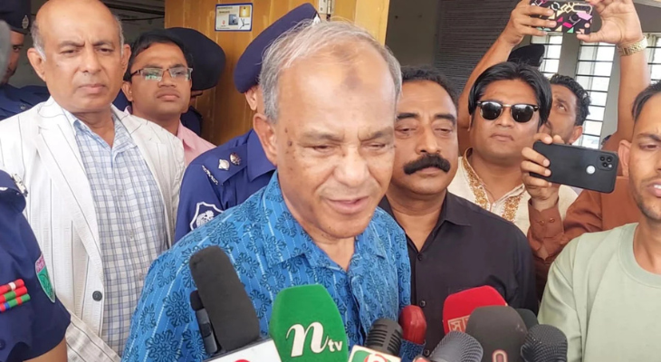 বন্দি বিনিময় চুক্তির মাধ্যমে হাসিনাকে ফেরানোর চেষ্টা করা হবে: স্বরাষ্ট্র উপদেষ্টা