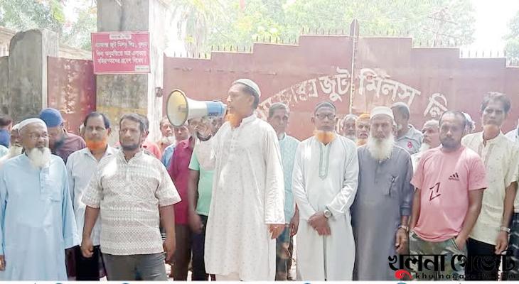 পাওনা পরিশোধের দাবিতে এজাক্স শ্রমিকদের গেট সভা