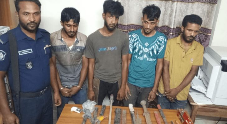 সেনাবাহিনী-পুলিশের যৌথ অভিযানে অস্ত্র ও মাদকসহ আটক ৪