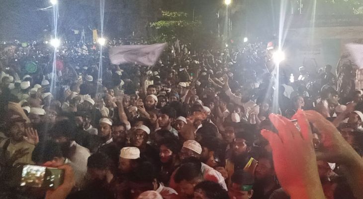 আ. লীগের কার্যক্রম নিষিদ্ধ ঘোষণায় শাহবাগে ছাত্র-জনতার উল্লাস