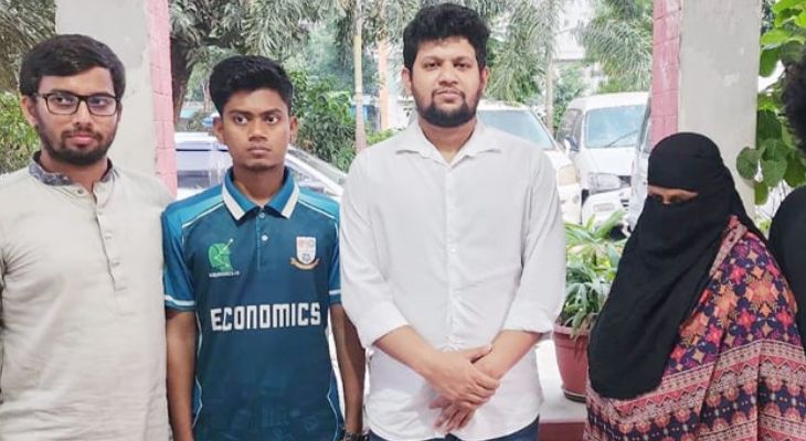 বোতল নিক্ষেপকারী শিক্ষার্থীকে পরিবারের কাছে হস্তান্তর