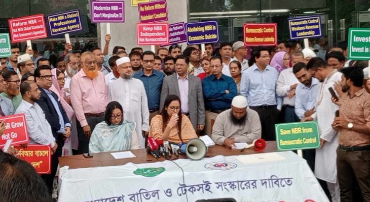 জীবন রক্ষাকারী পণ্য ব্যতীত আমদানি-রপ্তানি বন্ধ ঘোষণা, কর্মবিরতি অব্যাহত