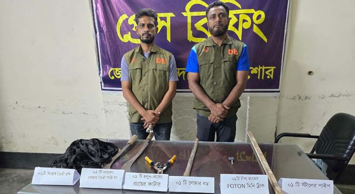 ডাকাতির প্রস্তুতিকালে ট্রাকসহ অস্ত্র উদ্ধার