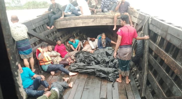 মেঘনায় ৩৯ যাত্রী নিয়ে ট্রলার ডুবি: একজনের লাশ উদ্ধার, পুলিশসহ নিখোঁজ ৮