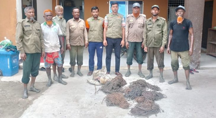 সাতক্ষীরার সুন্দরবন থেকে হরিণশিকারের ফাঁদসহ নৌকা উদ্ধার
