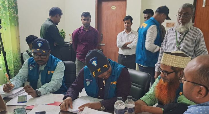 বাগেরহাটে বিআরটিএ’তে দুদকের অভিযান