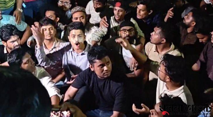 আ’লীগ নিষিদ্ধের দাবিতে প্রধান উপদেষ্টার কার্যালয়ের সামনে অবস্থান হাসনাতের