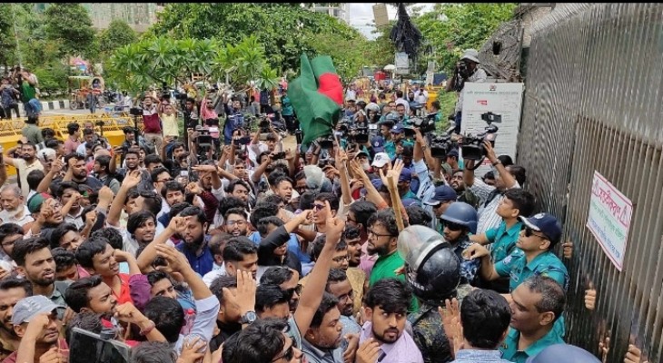 ইসি পুনর্গঠন ও স্থানীয় সরকার নির্বাচনের দাবিতে কমিশনের সামনে বিক্ষোভ এনসিপি’র
