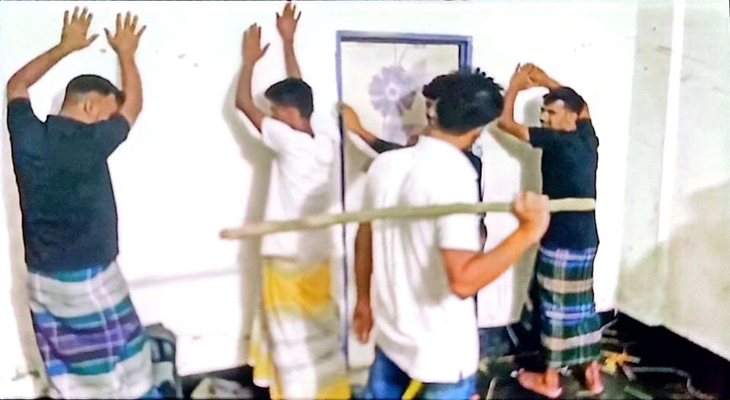 মাগুরায় ছাত্রাবাসের টর্চারসেল থেকে ৫ ব্যবসায়ীকে উদ্ধার