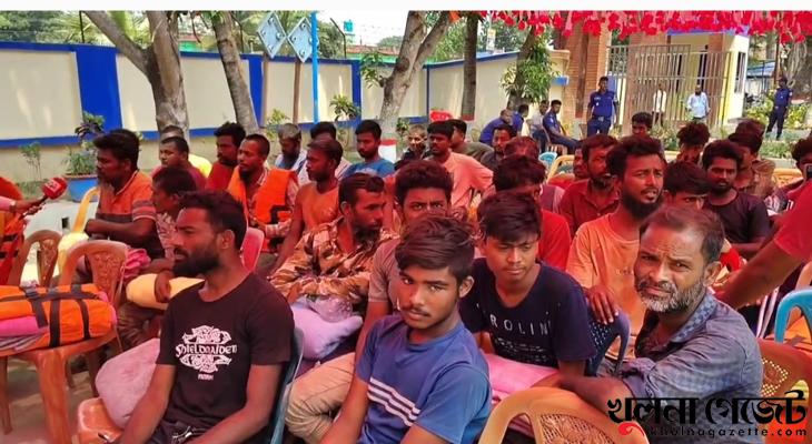 সুন্দরবনে ফেলে যাওয়া ৭৫ বাংলাদেশীকে পরিবারের কাছে হস্তান্তর, ৩ জনকে কারাগারে প্রেরণ