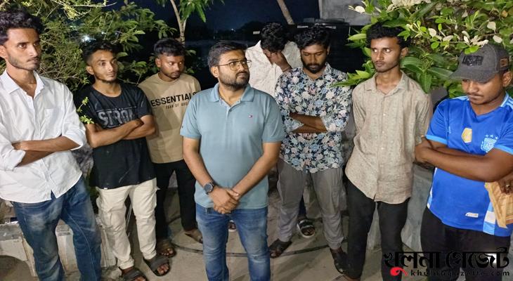 বৈষম্য বিরোধী ছাত্র আন্দোলনের নেতা পরিচয়ে চাঁদা নিতে এসে আটক ৮
