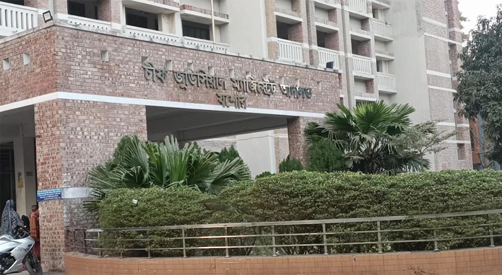 যশোর আদালতে চুরির সময় যুবককে গণধোলাই