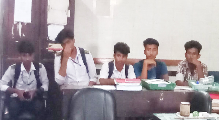 যশোর ডিসি অফিসে শিক্ষার্থীদের সাথে গোলযোগে আহত ২, আটক ৫ শিক্ষার্থী