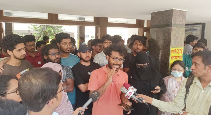 শাস্তি আরোপের তালিকা বাতিল করে বিচার বিভাগীয় তদন্তের দাবি কুয়েট শিক্ষার্থীদের