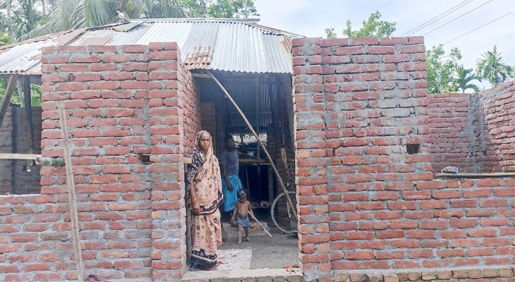 মোরেলগঞ্জে সরকারি জমিতে ভবন নির্মাণ