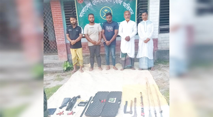 ইমামকে মারপিটে দু’বংশের সংঘর্ষ-গুলিবর্ষণ, অস্ত্রসহ আটক ৫