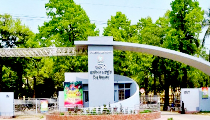 রুয়েট কর্মকর্তাকে পুলিশে দিলেন ছাত্ররা