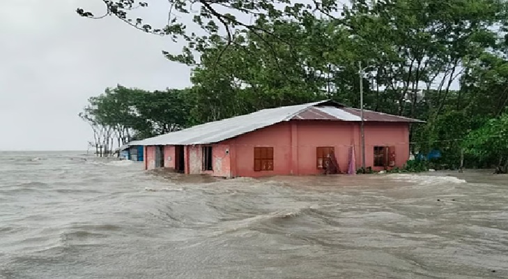 ভারী বৃষ্টি ও উঁচু জোয়ারে নিম্নাঞ্চল প্লাবিত, আজও বৃষ্টি ঝড়বে